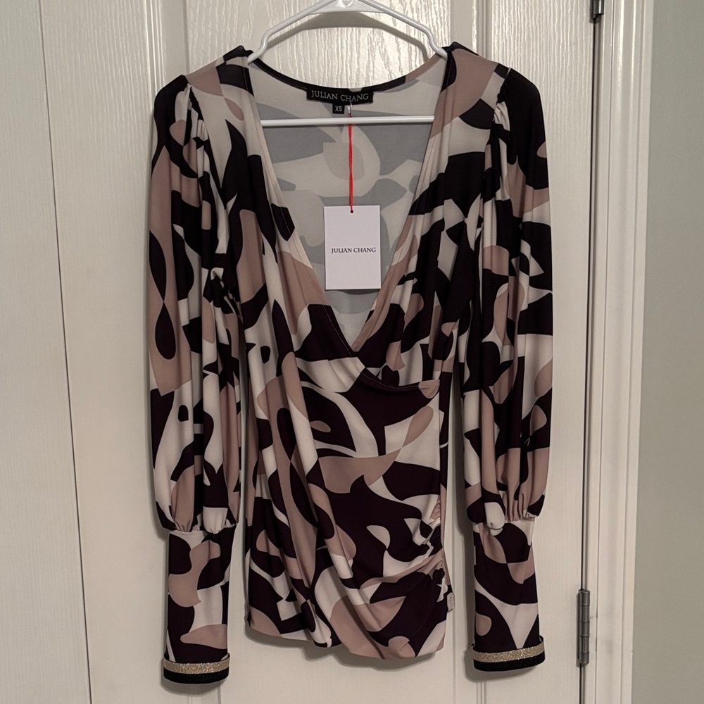Julian Chang Women’s  Black/off white/cream Abstract Print Long Sleeve XS